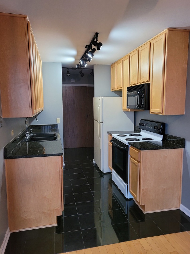 6000 Oakwood Drive Unit: 6H
