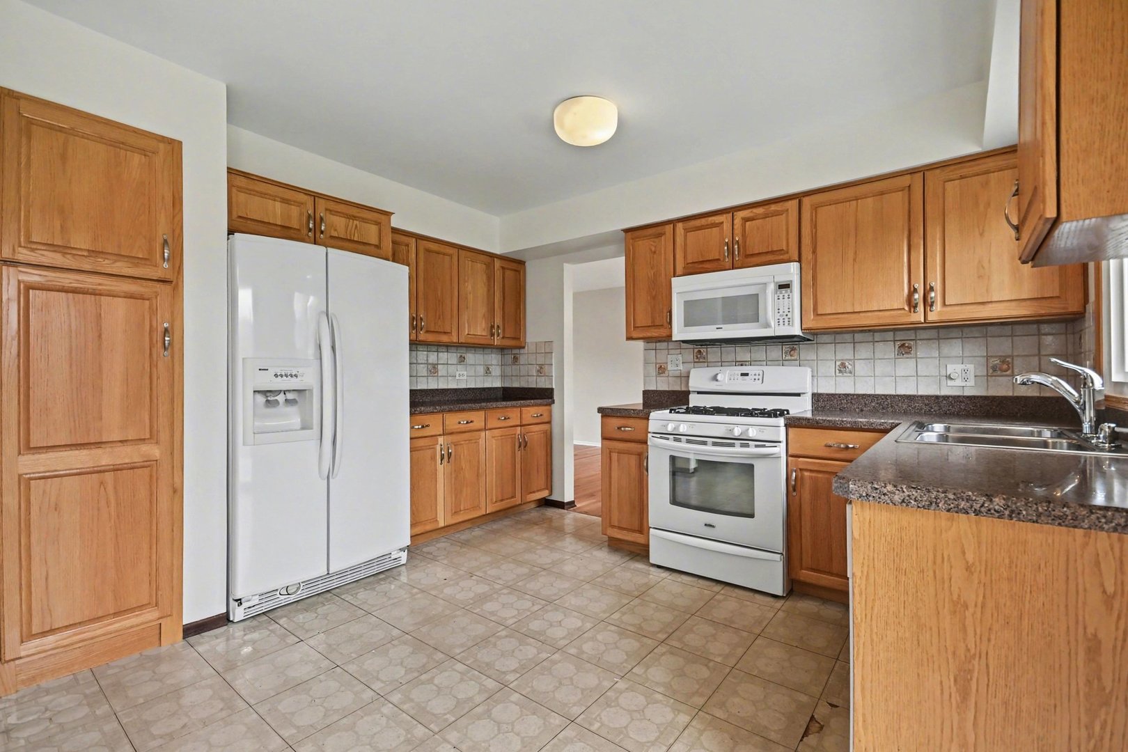 3941 Roslyn Road