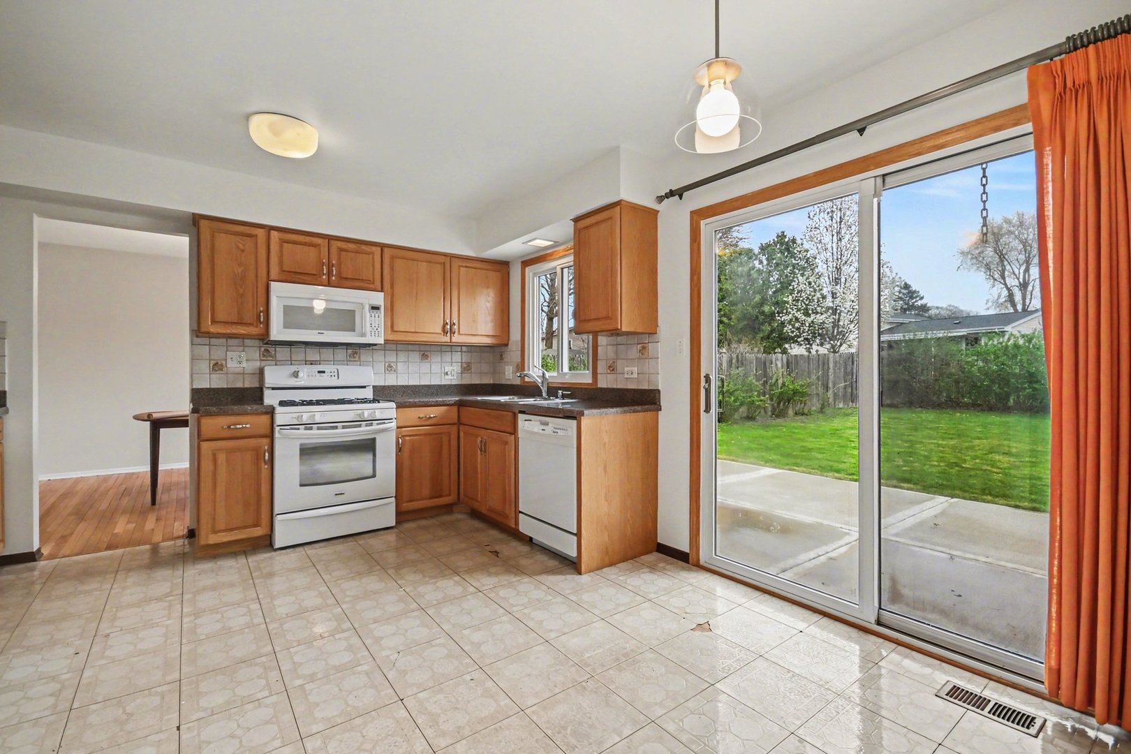 3941 Roslyn Road