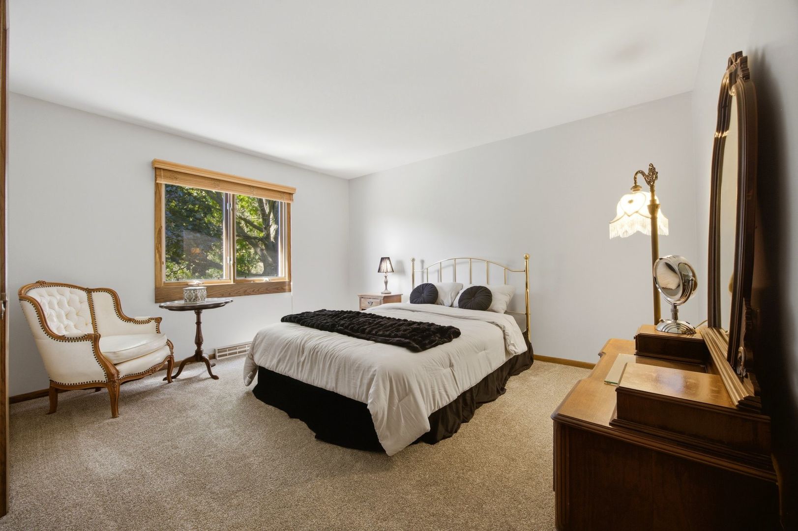 19W471 Deerpath Lane