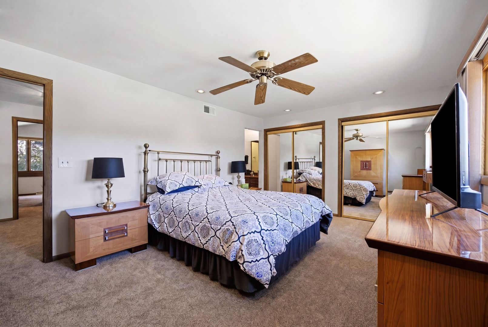 19W471 Deerpath Lane