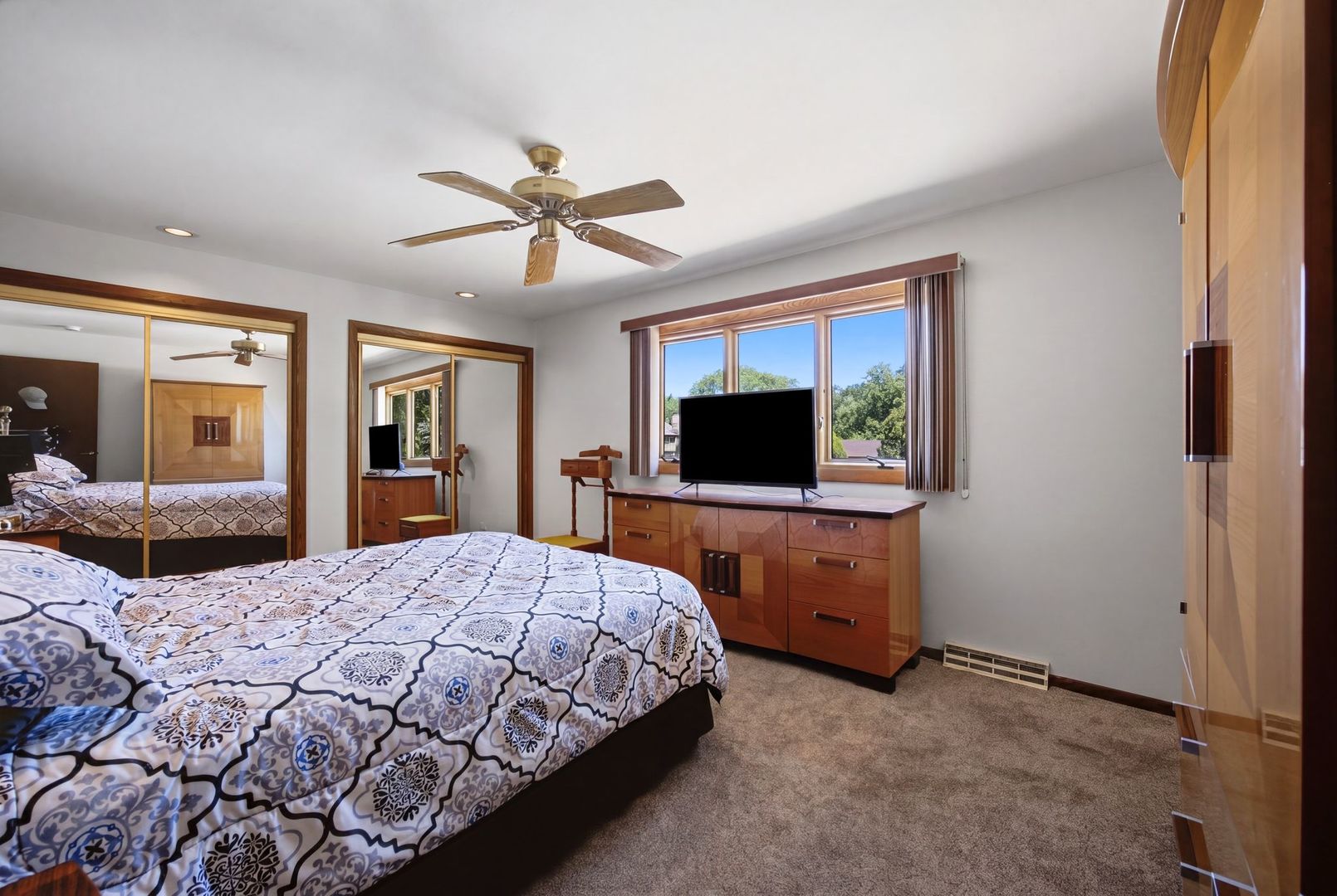19W471 Deerpath Lane