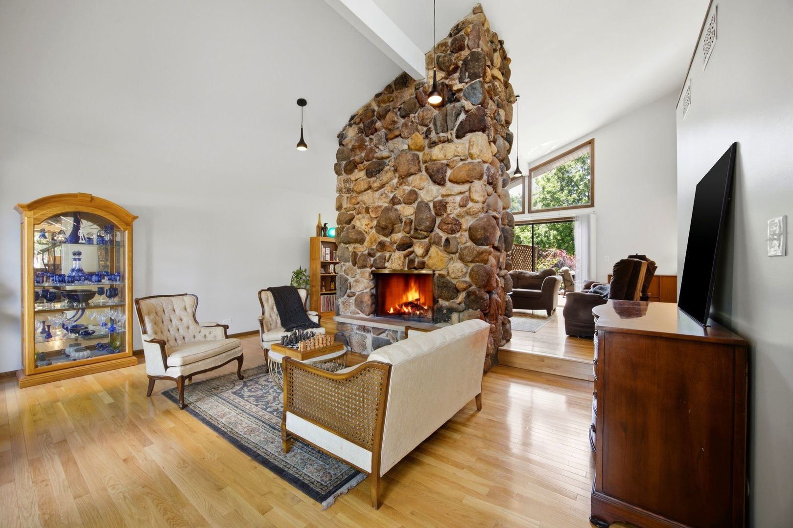 19W471 Deerpath Lane