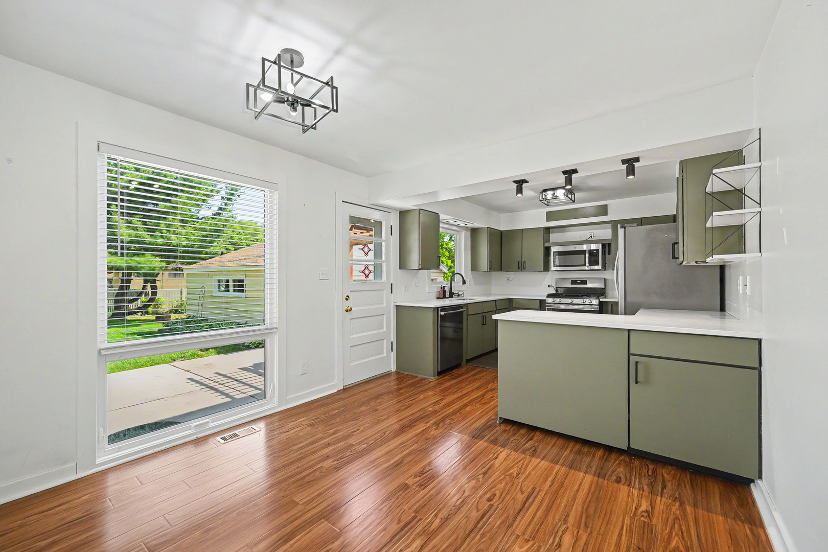 114 W Berkshire Avenue