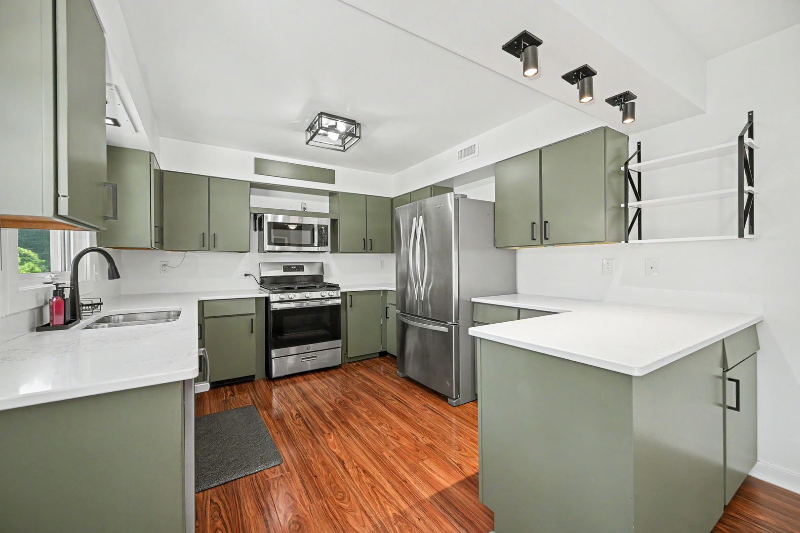 114 W Berkshire Avenue