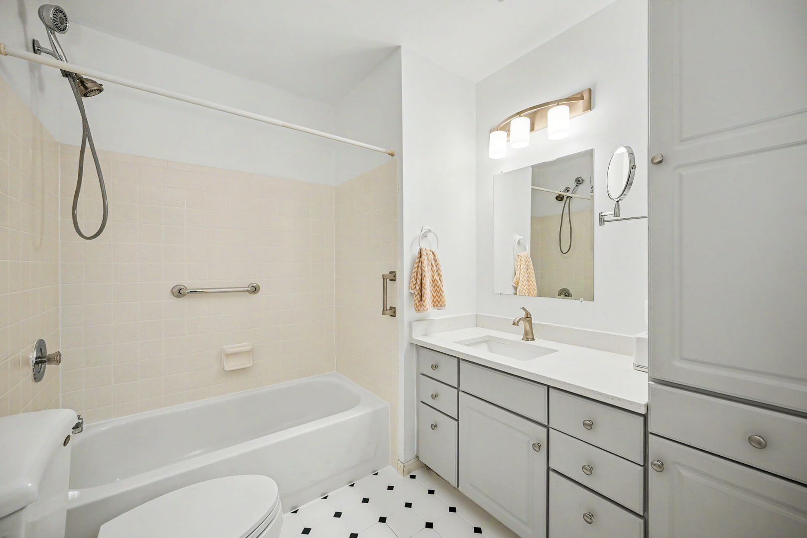 114 W Berkshire Avenue