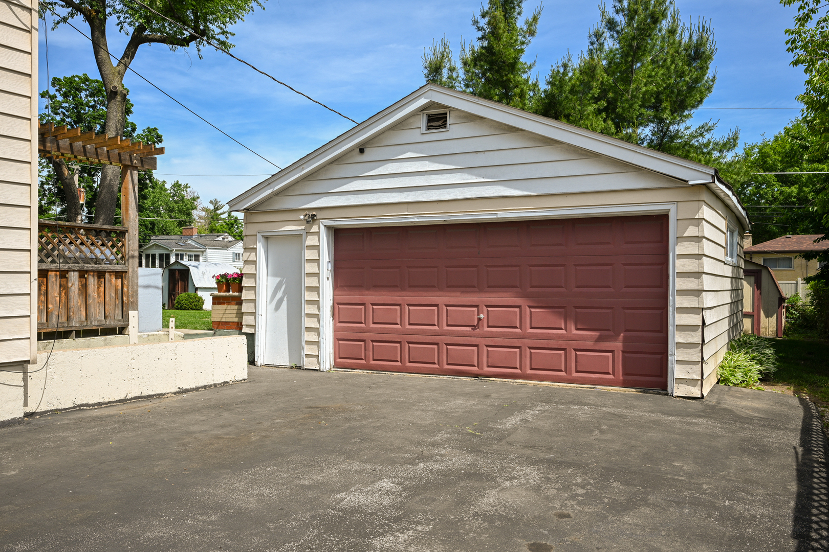 114 W Berkshire Avenue