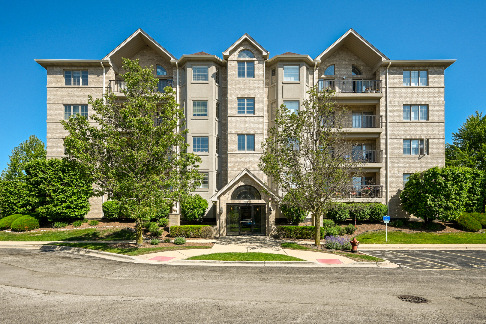 8505 Woodward Avenue Unit: 403