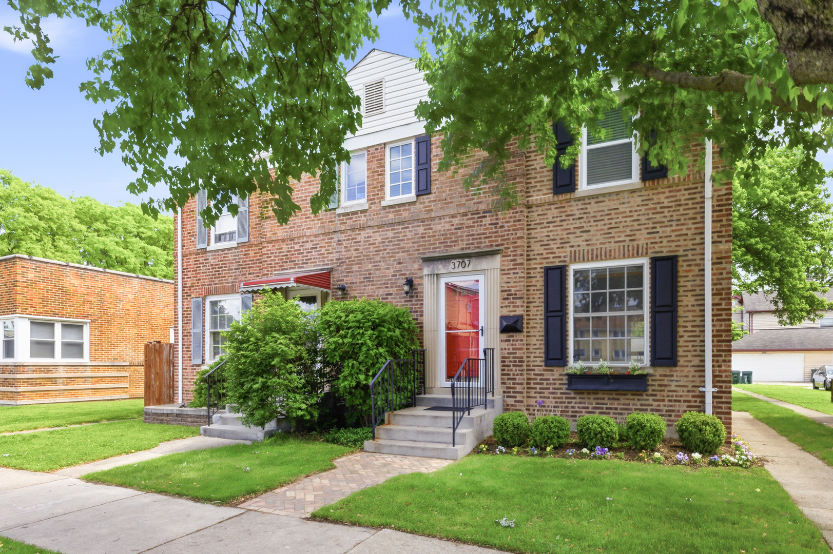 3707 Prairie Avenue