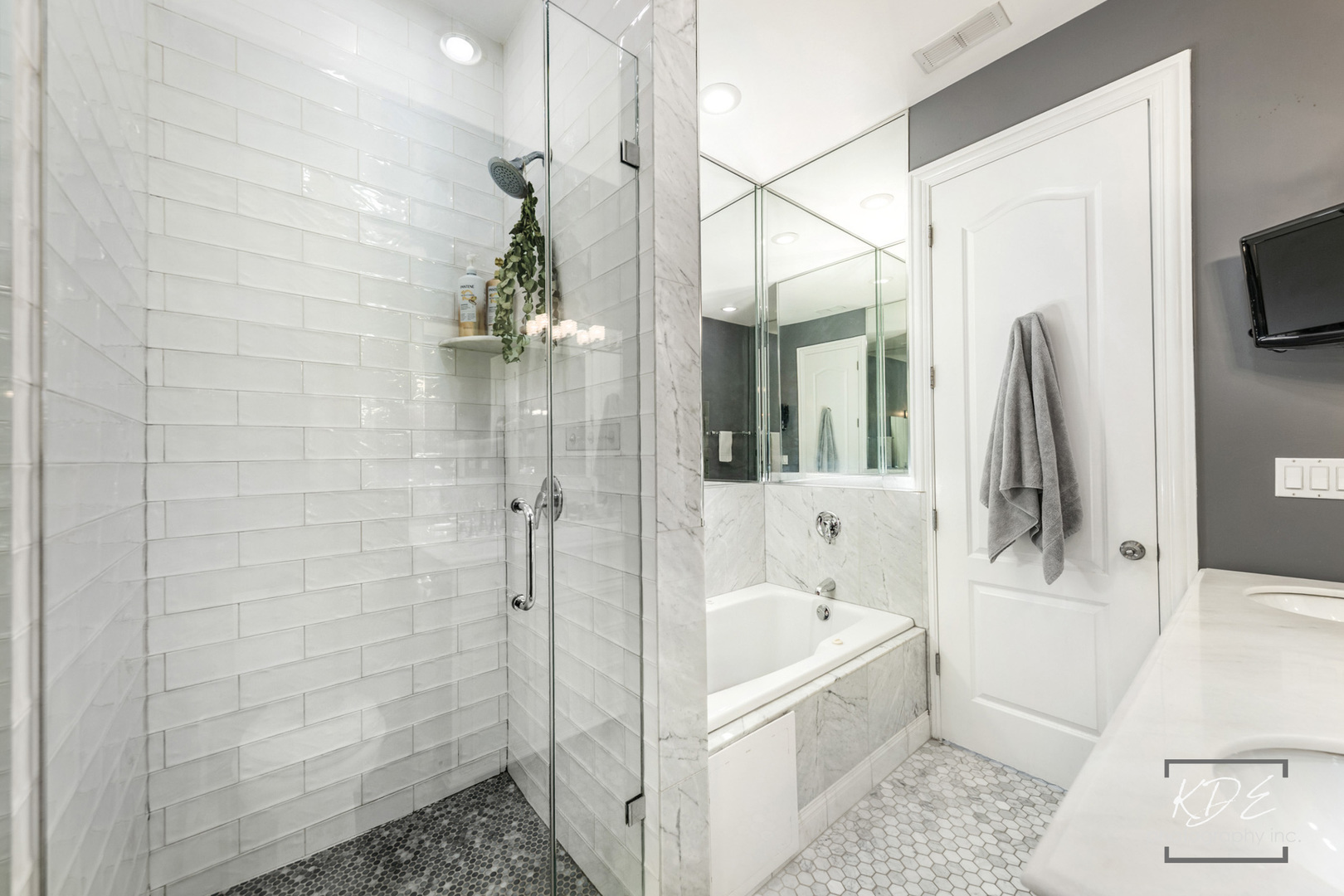 700 W Grand Avenue Unit: 3E