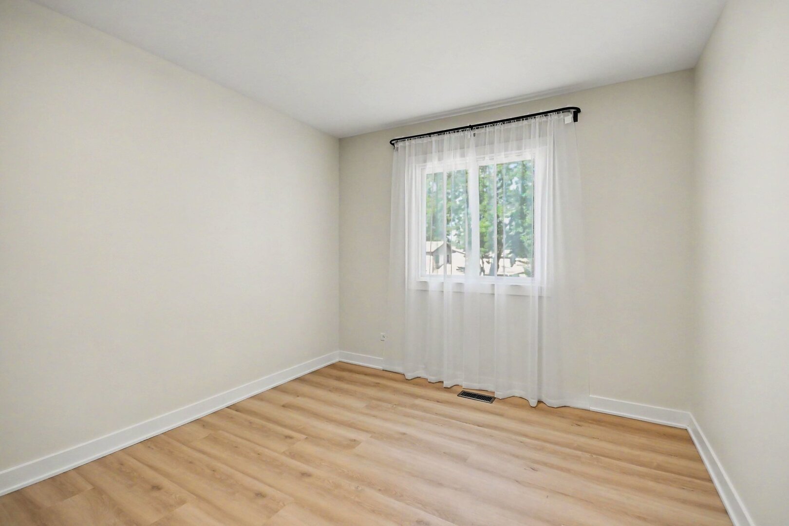 7 Blue Jay Court