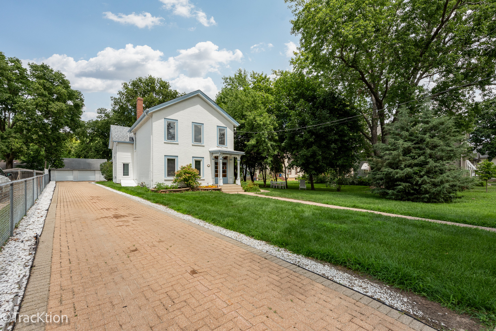 383 W Park Avenue
