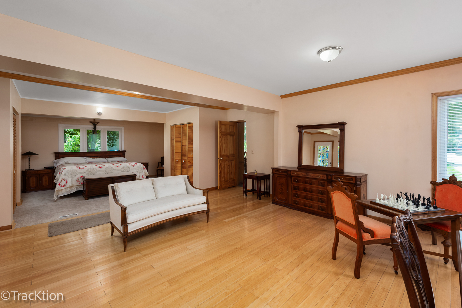 383 W Park Avenue