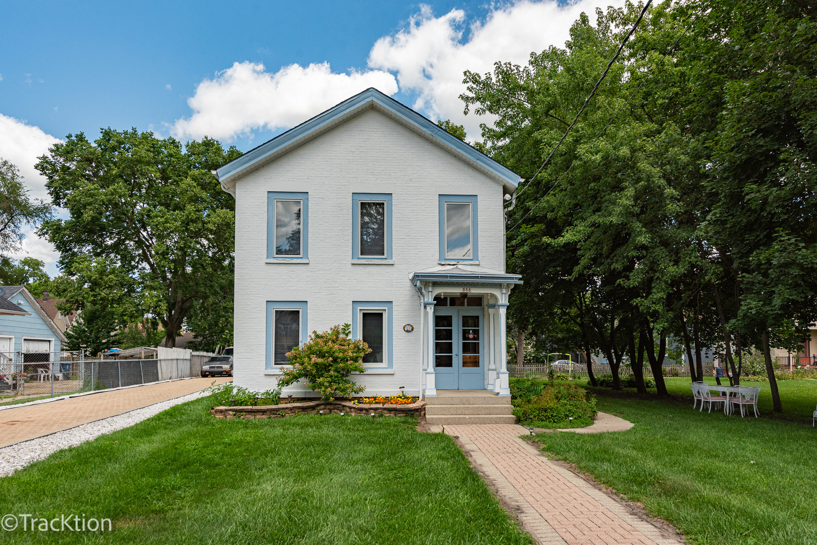 383 W Park Avenue