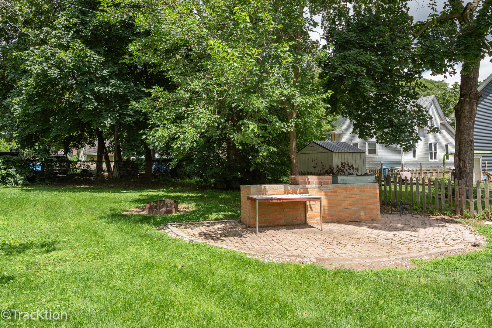 383 W Park Avenue
