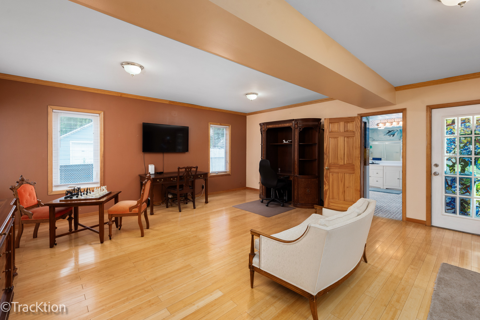 383 W Park Avenue