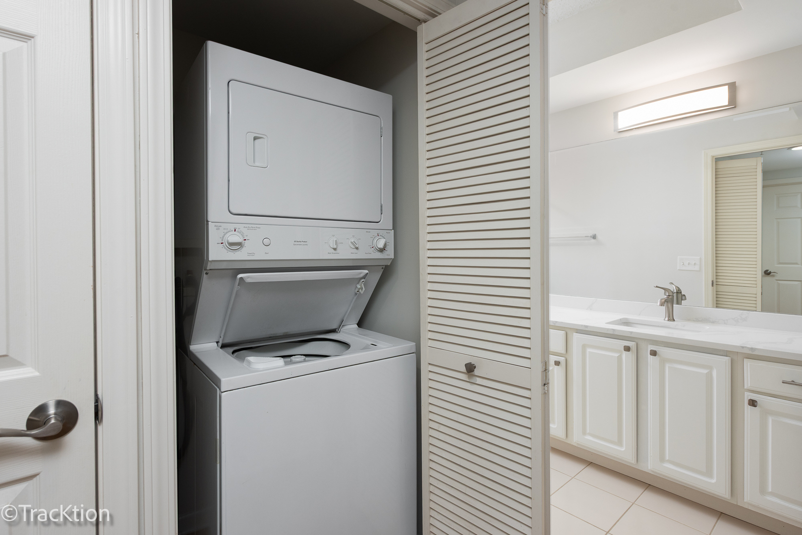 1 S Lincoln Avenue Unit: 208