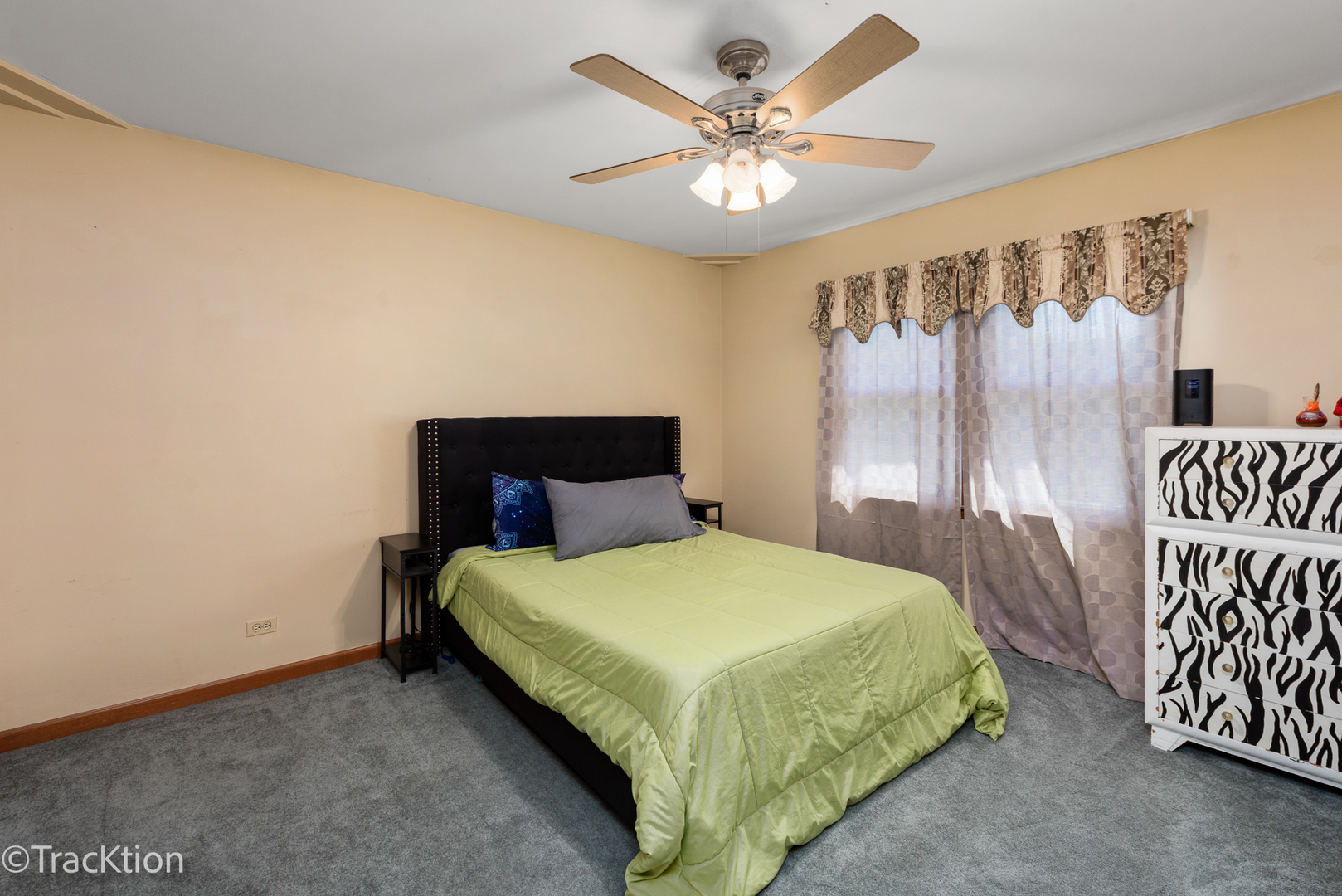 360 Lakeview Drive