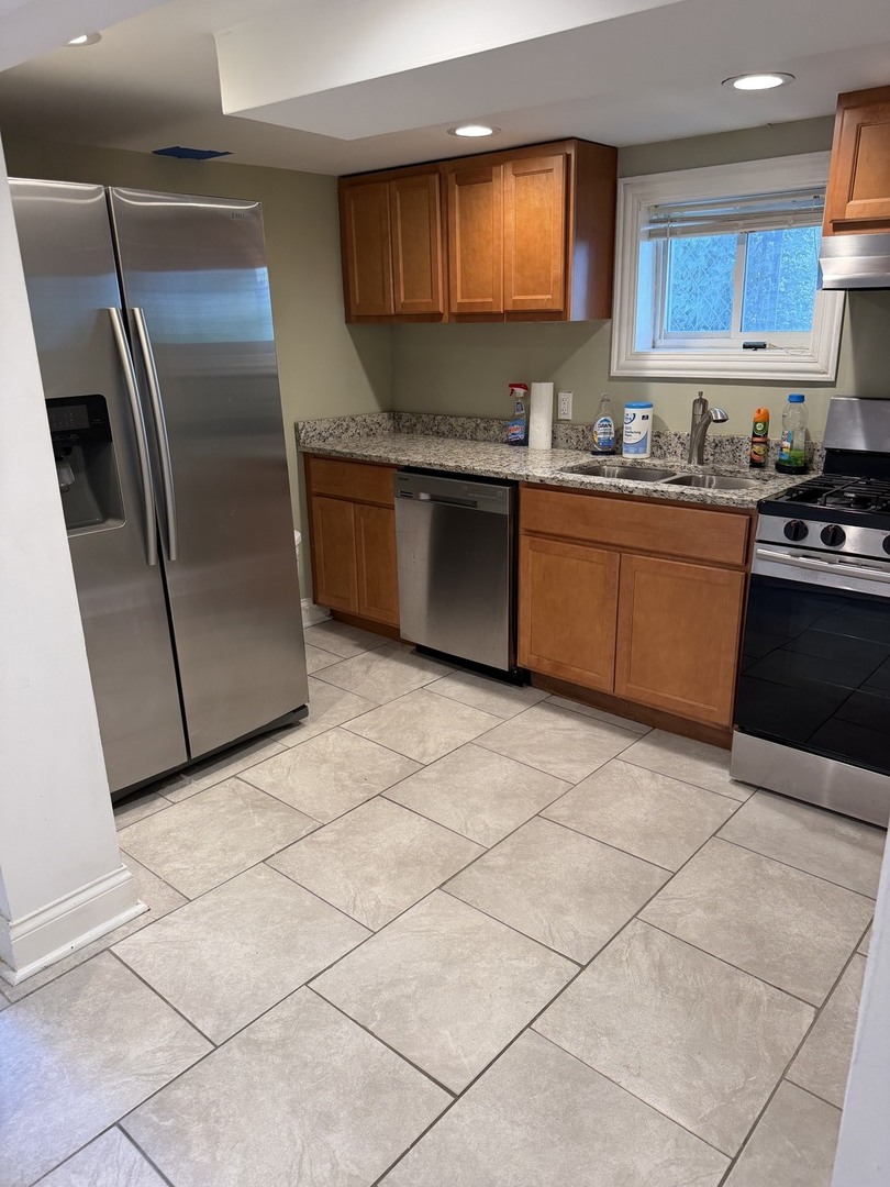 125 E North Avenue Unit: B