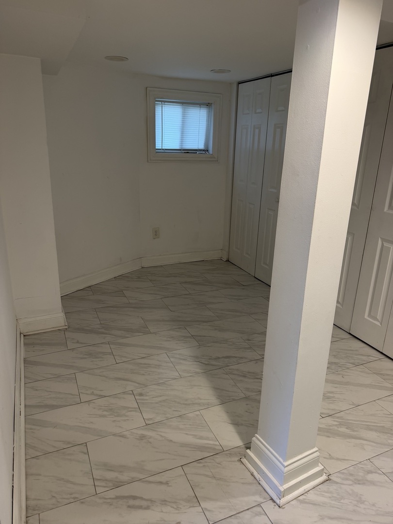 125 E North Avenue Unit: B