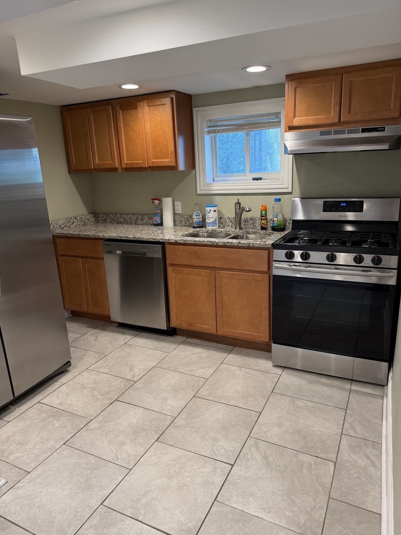 125 E North Avenue Unit: B