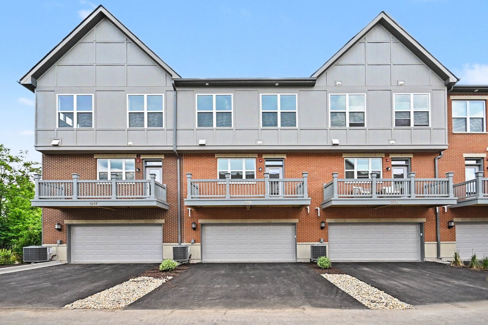 1215 Gateway Court
