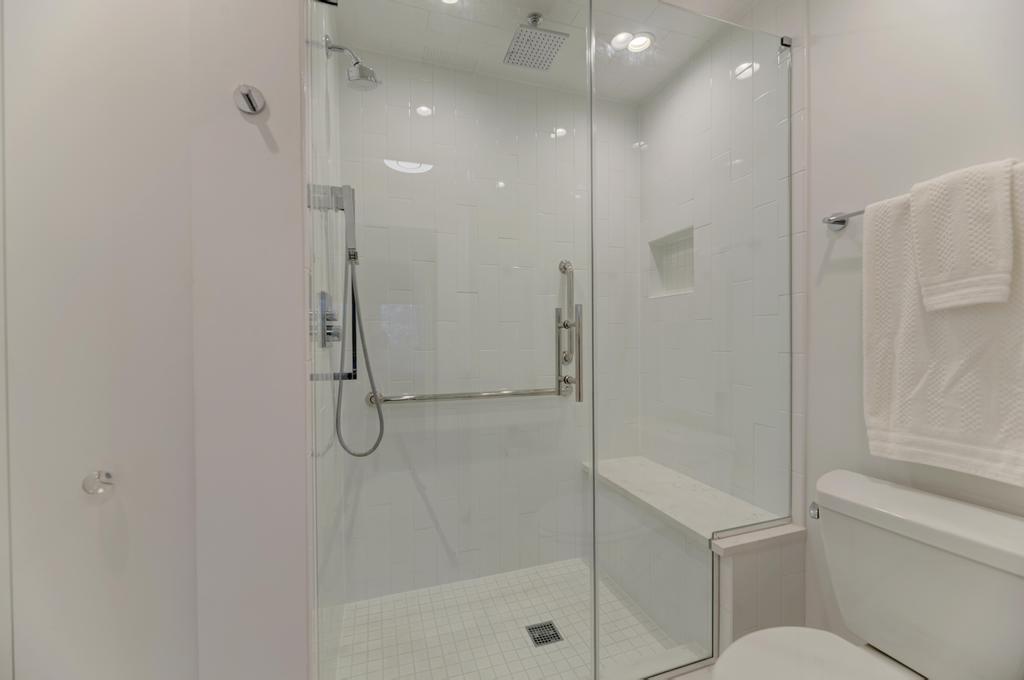 4000 Dundee Road Unit: 107