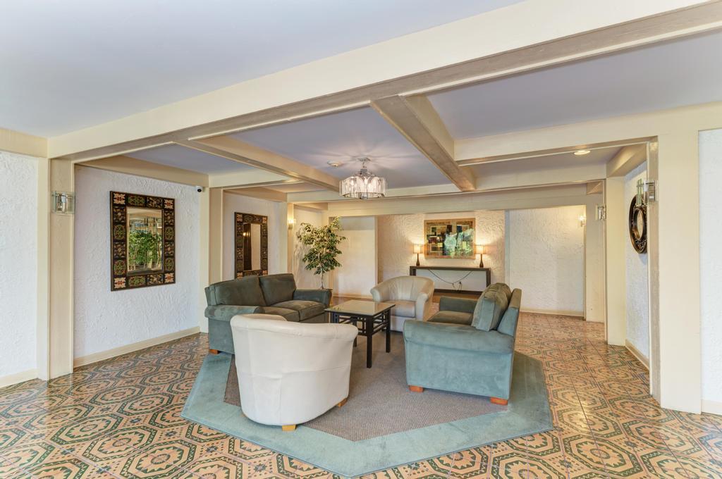 4000 Dundee Road Unit: 107