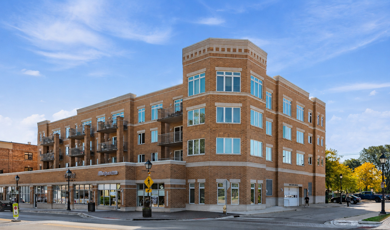 1 S Lincoln Avenue Unit: 203