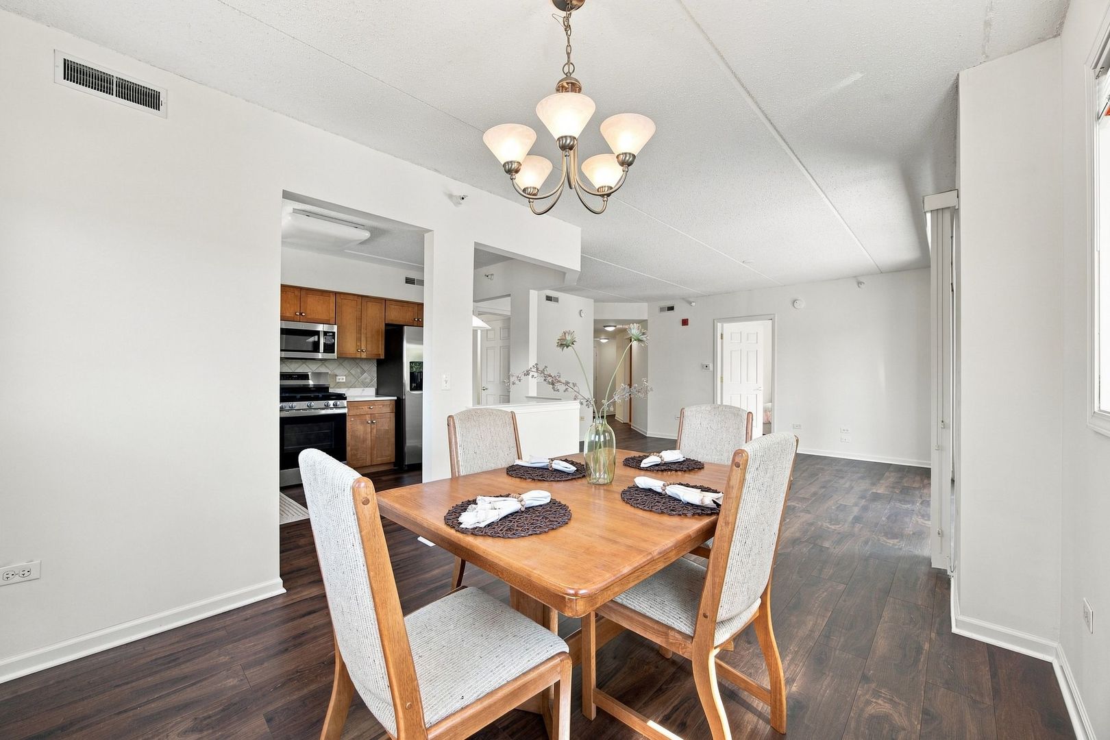 1 S Lincoln Avenue Unit: 203