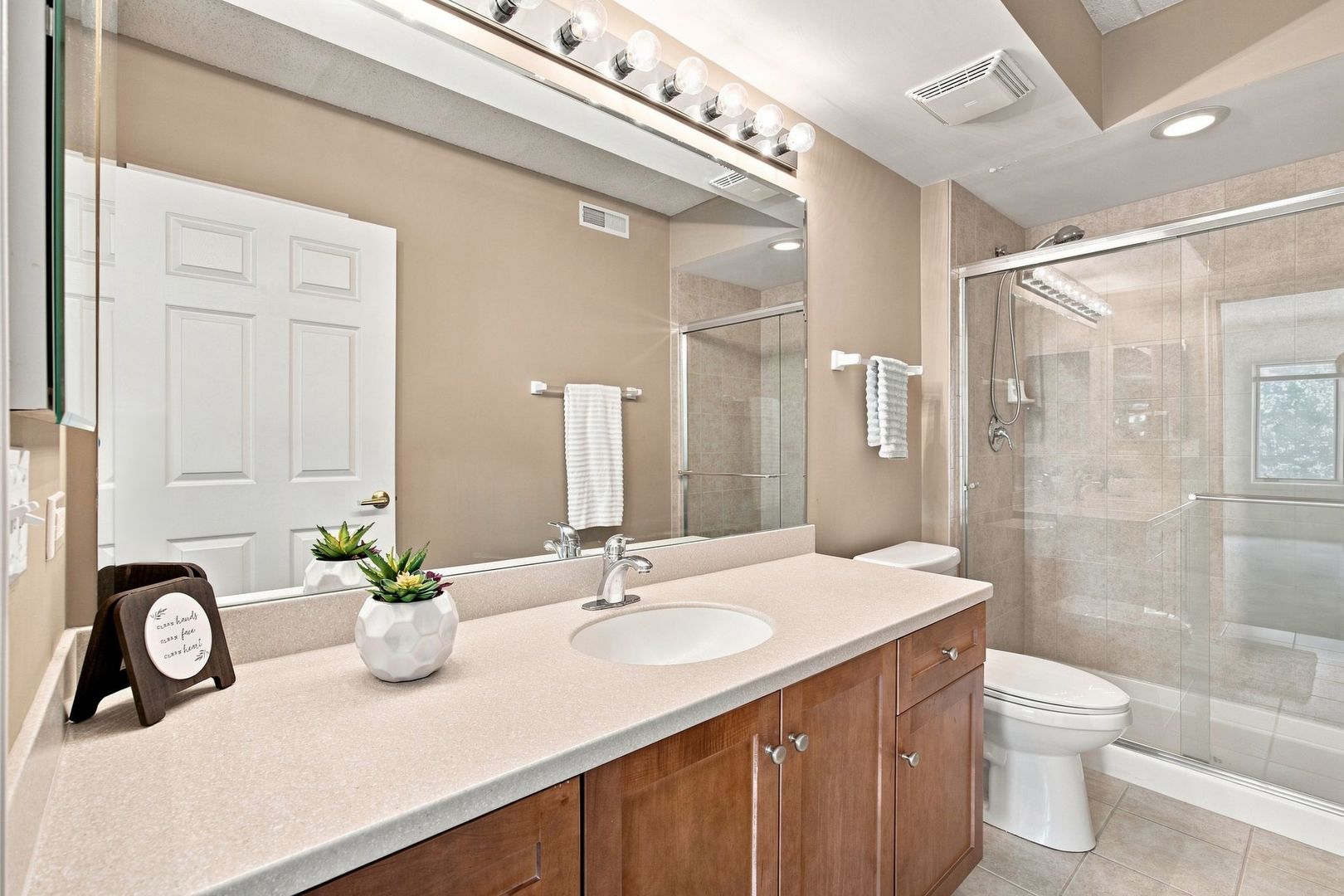 1 S Lincoln Avenue Unit: 203