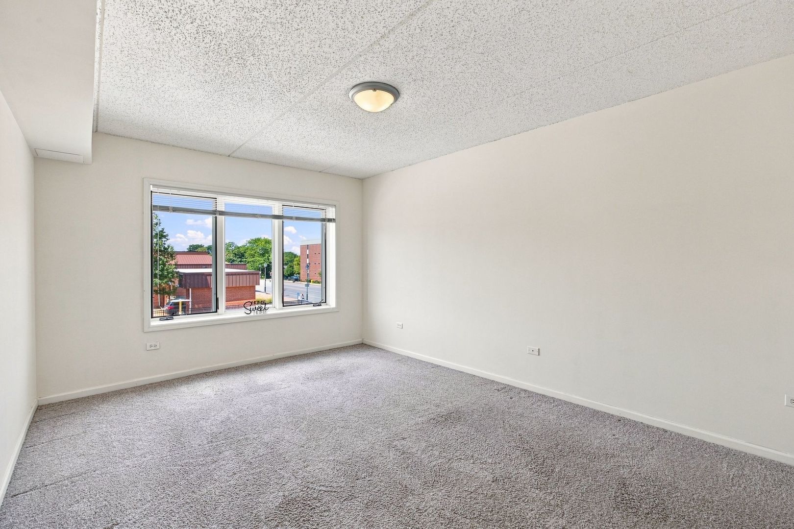 1 S Lincoln Avenue Unit: 203