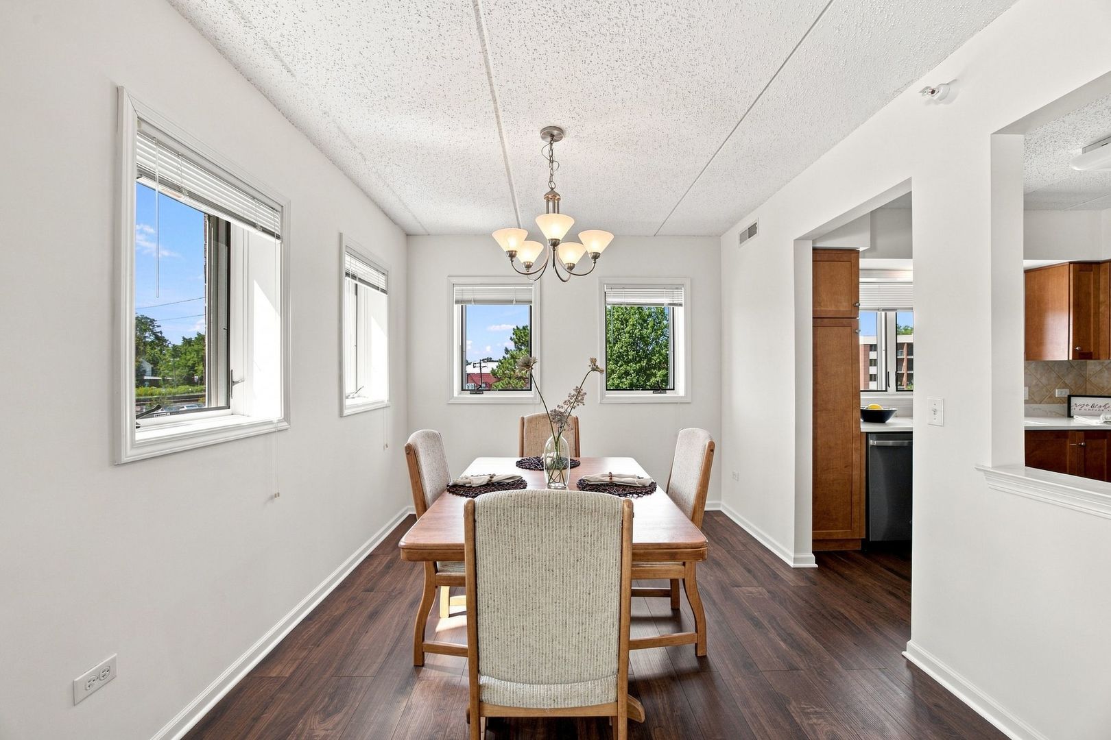 1 S Lincoln Avenue Unit: 203