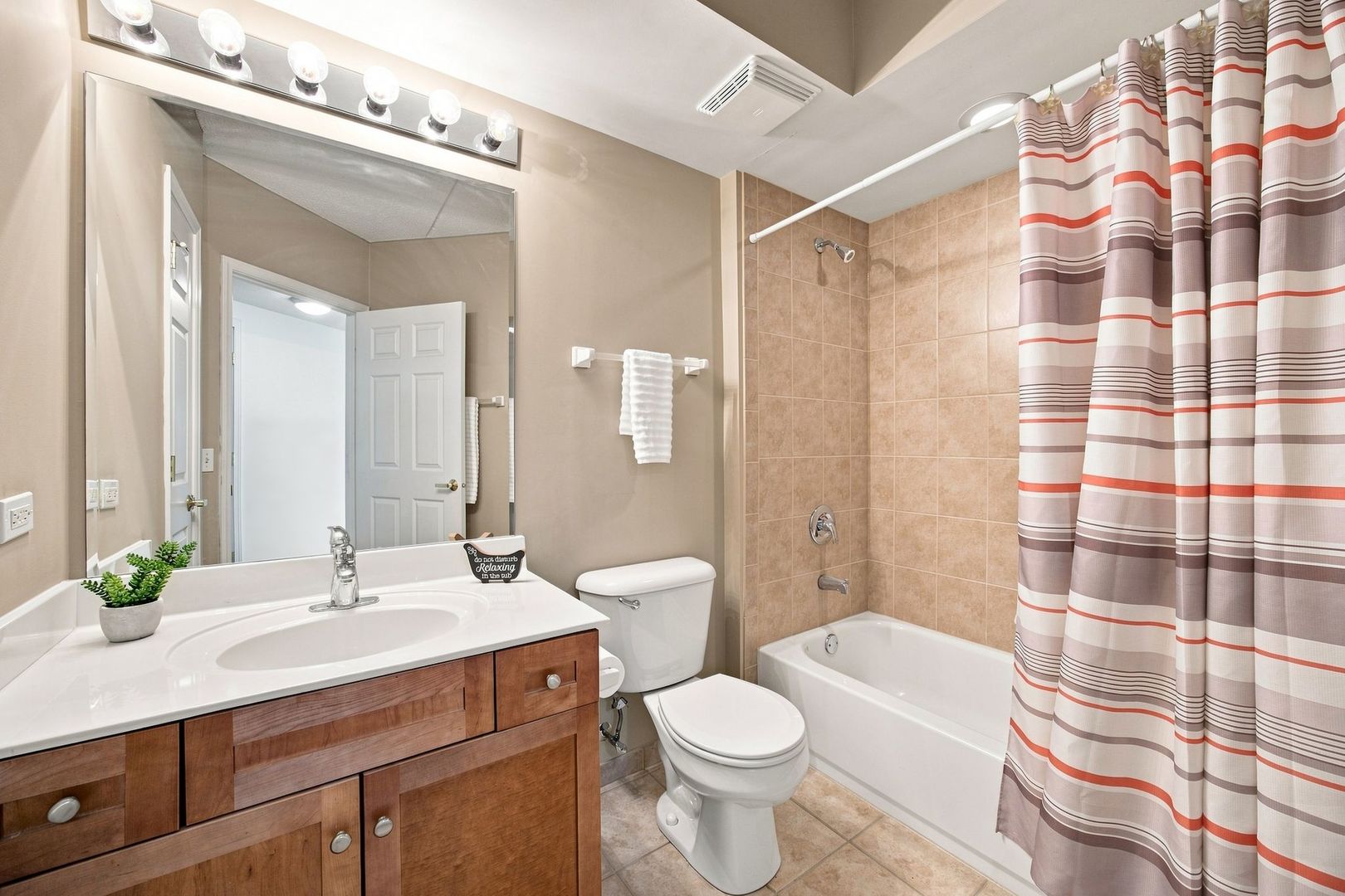 1 S Lincoln Avenue Unit: 203