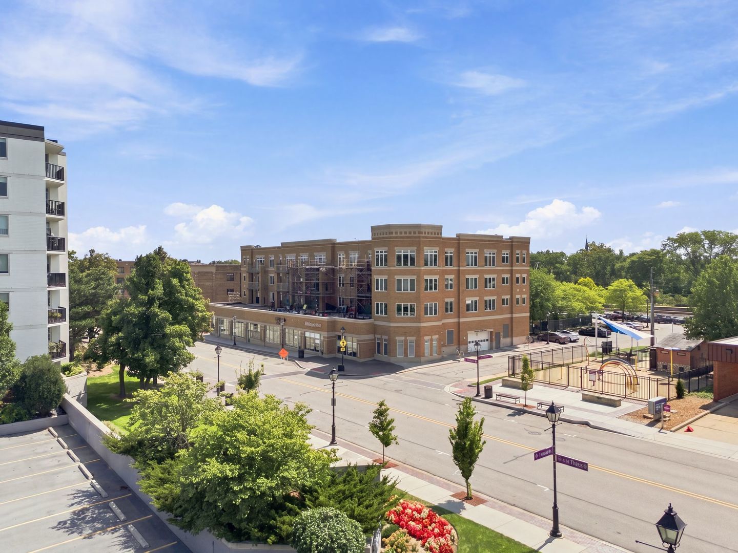 1 S Lincoln Avenue Unit: 203