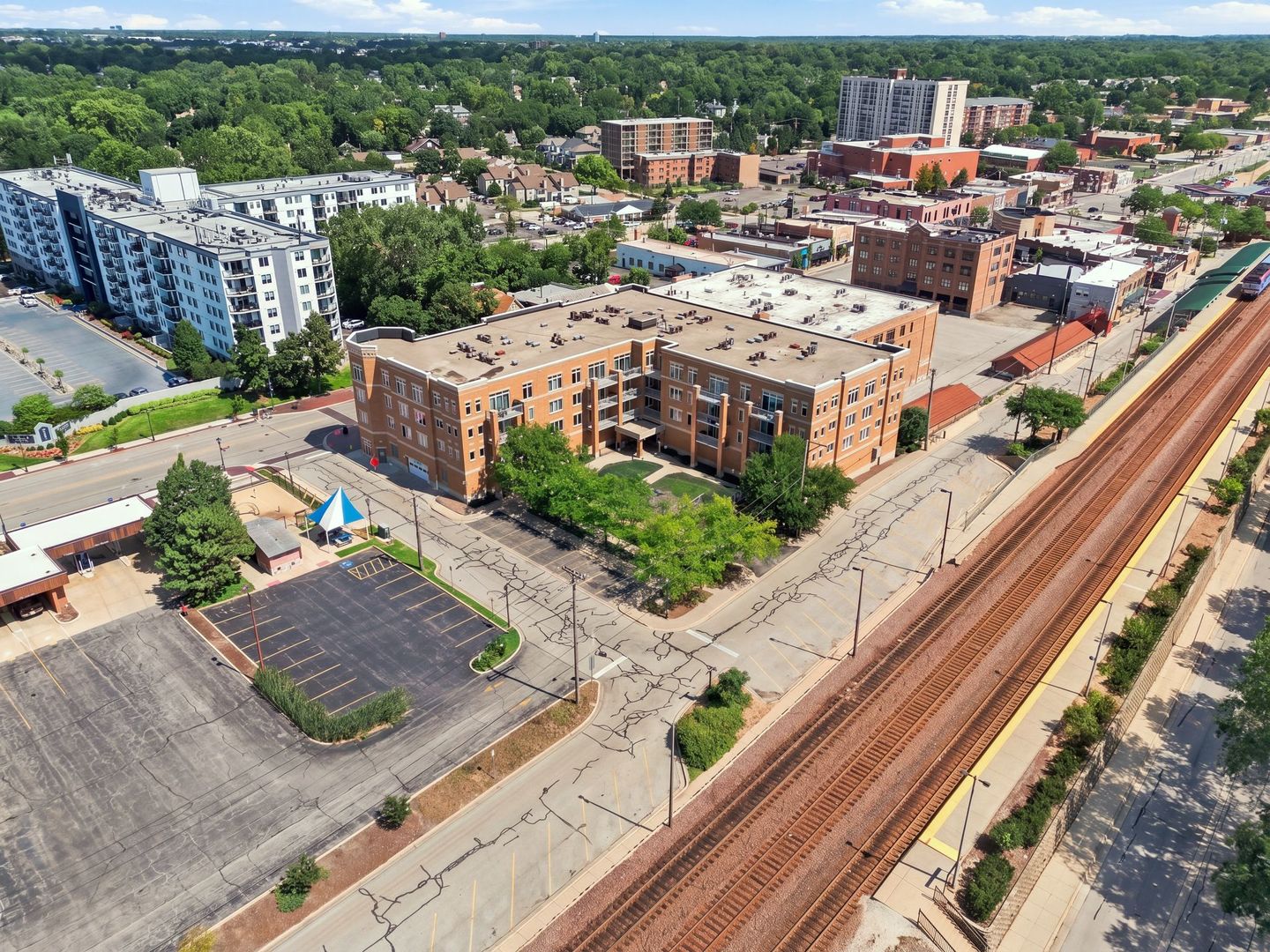1 S Lincoln Avenue Unit: 203