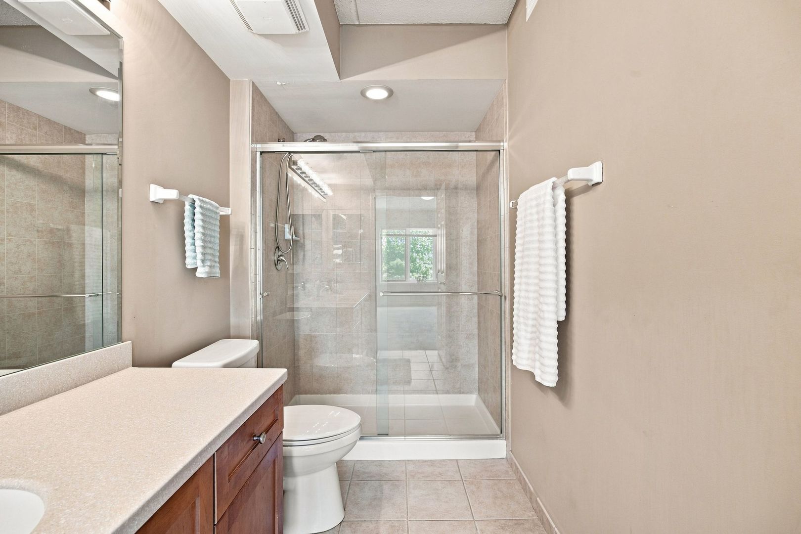 1 S Lincoln Avenue Unit: 203