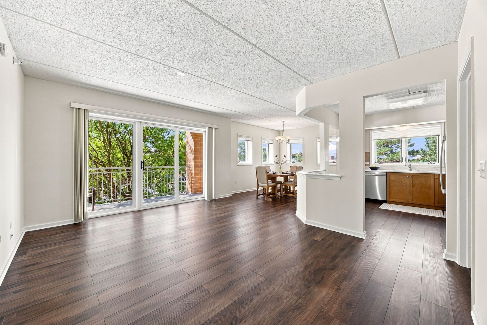 1 S Lincoln Avenue Unit: 203
