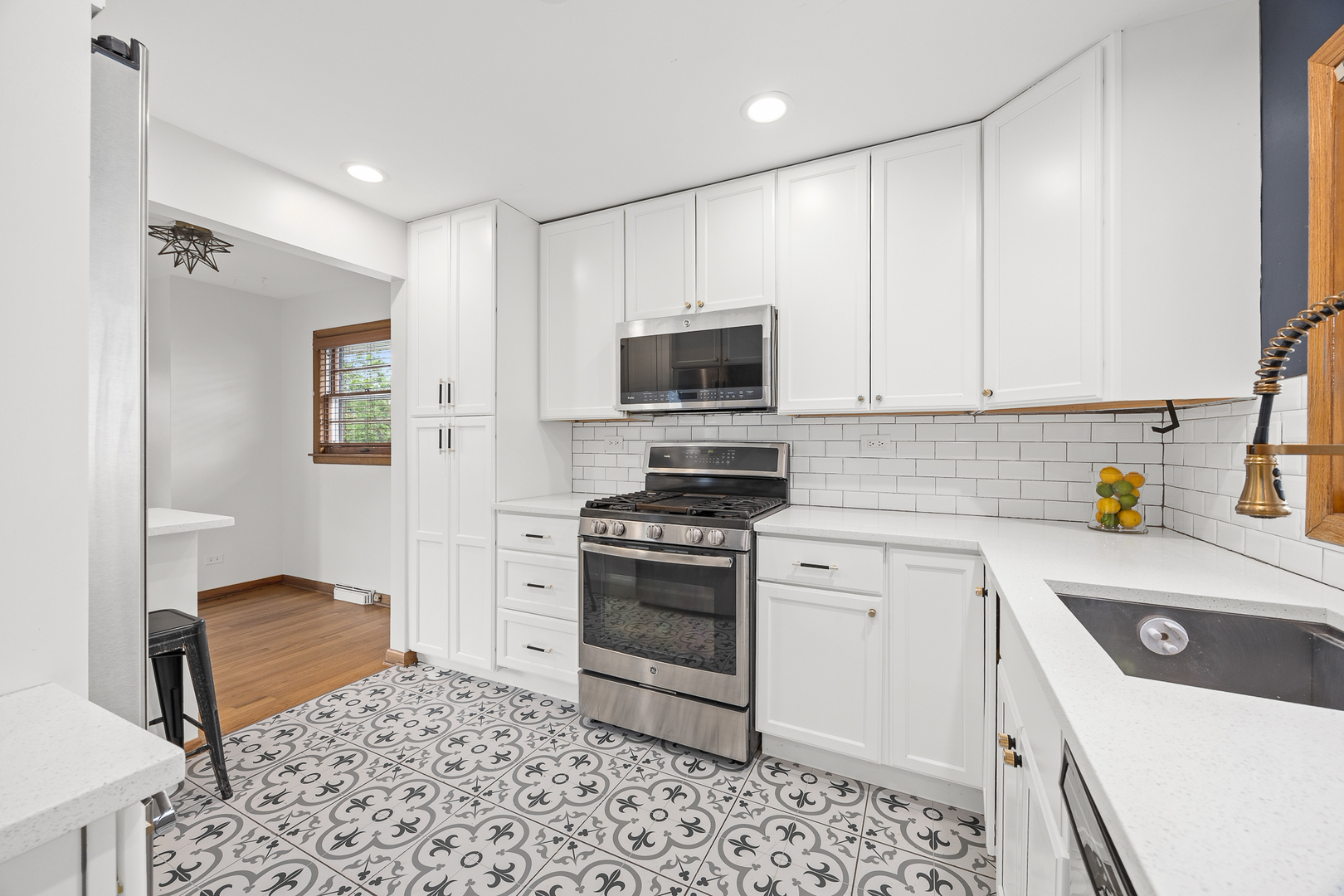 22 6th Street