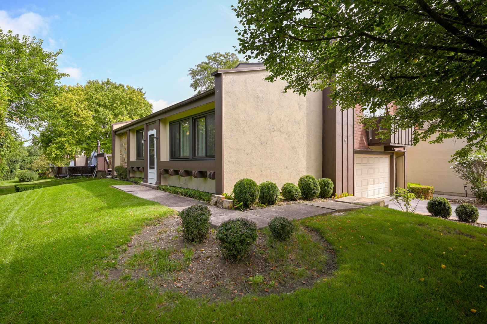 19 Elmwood Square