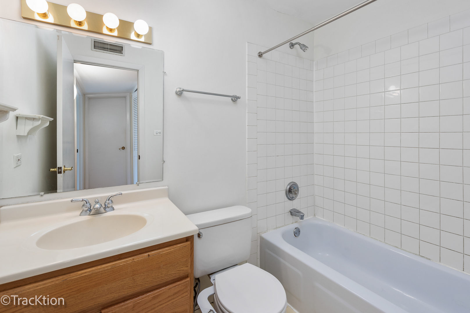 6147 Knoll Wood Court Unit: 204