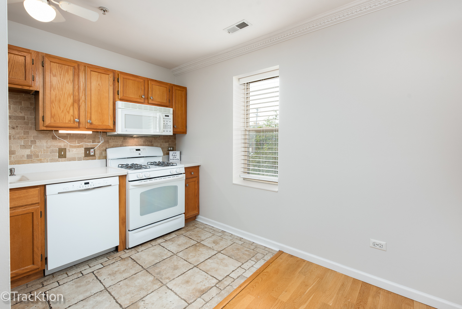 57 E Hattendorf Avenue Unit: 210