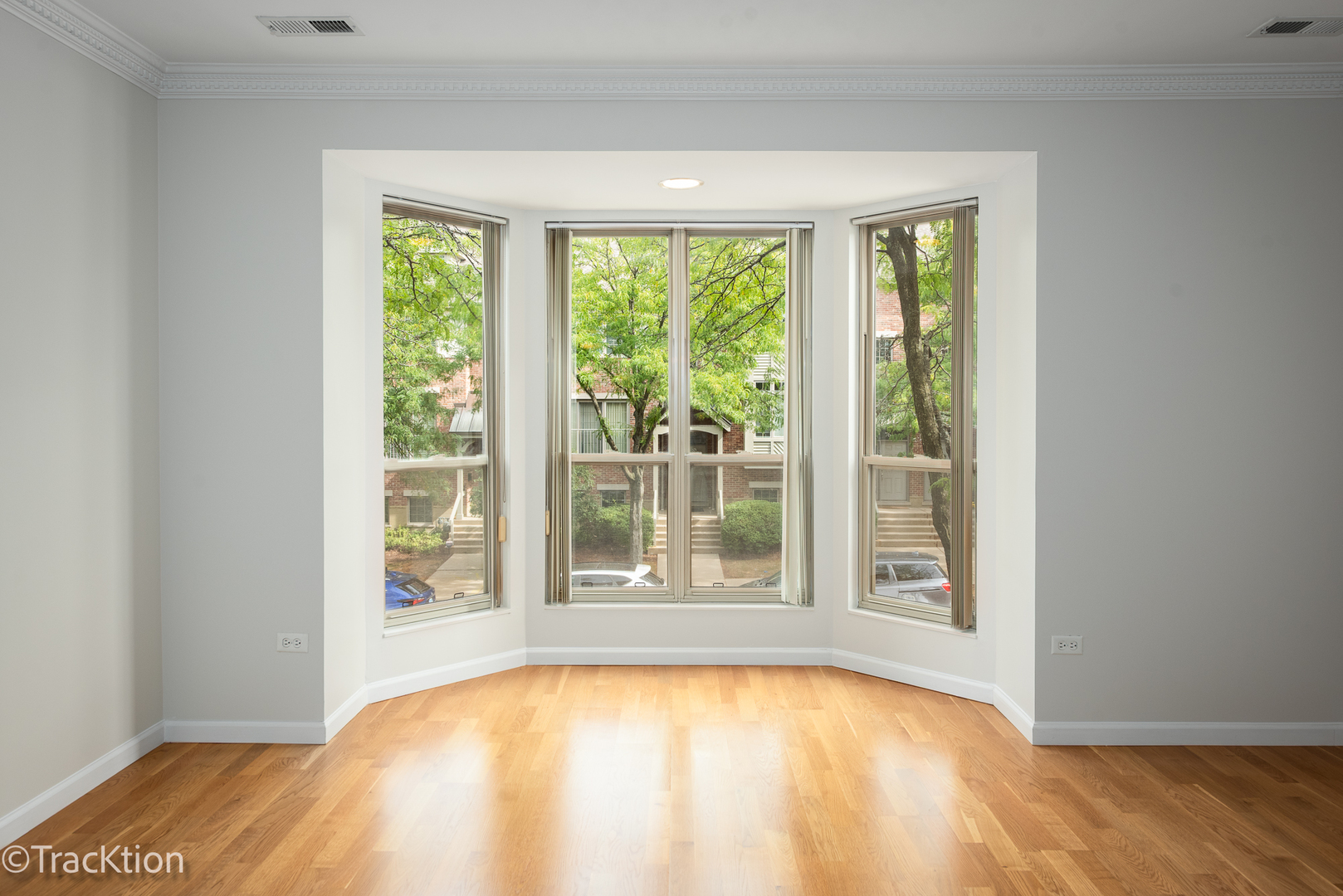 57 E Hattendorf Avenue Unit: 210