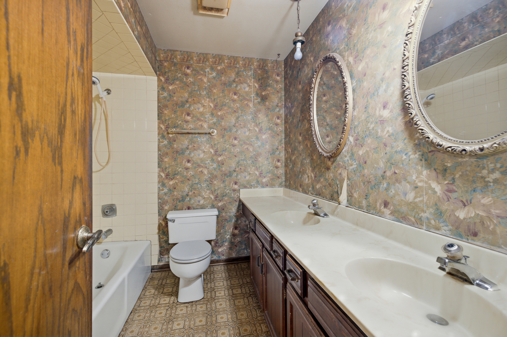 301 N Catino Court