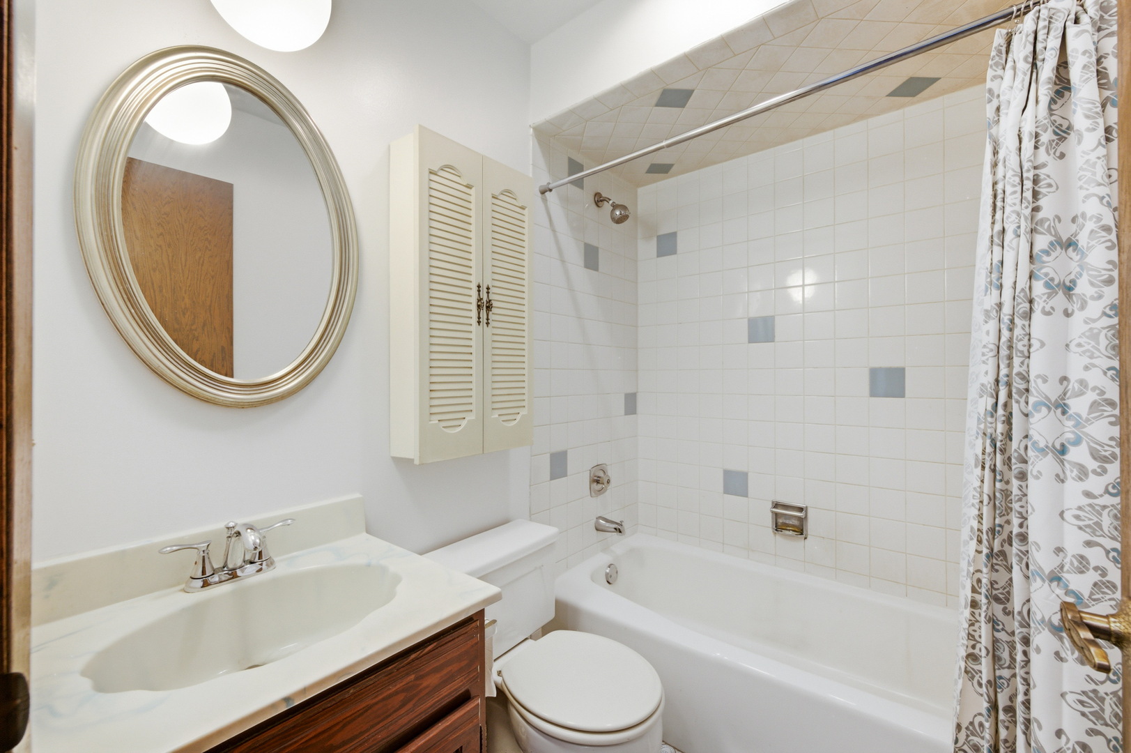 301 N Catino Court