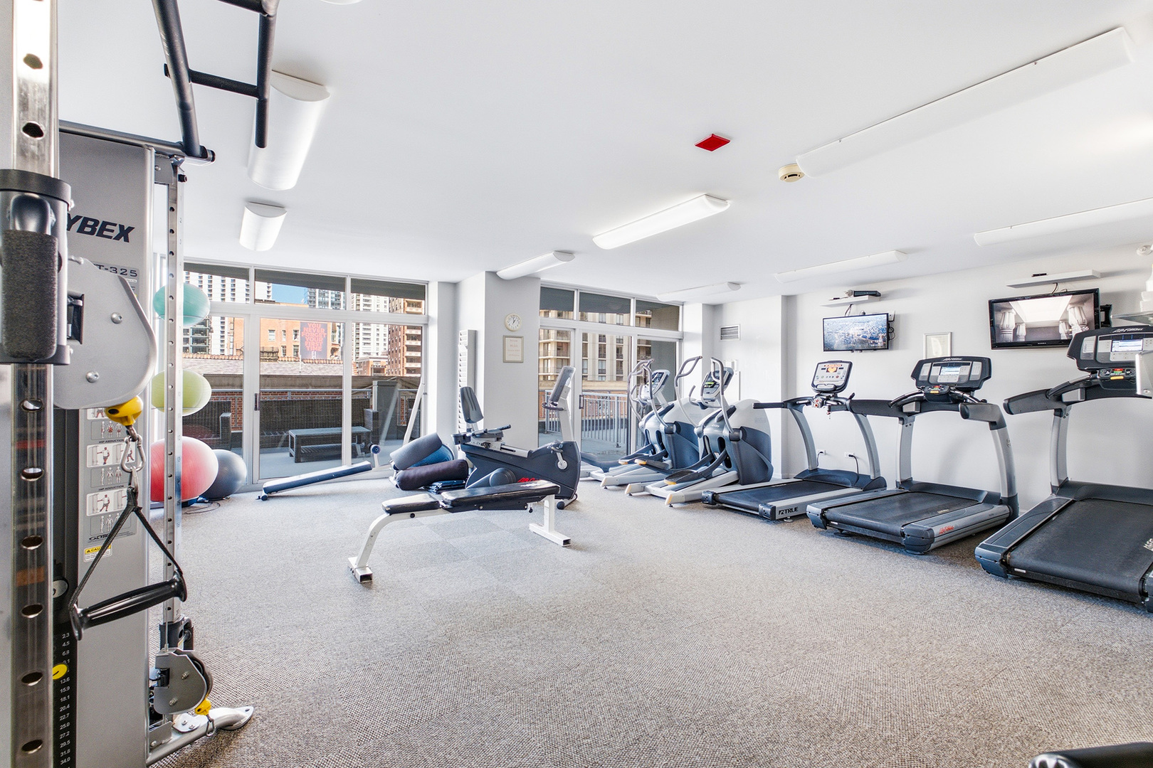600 N Dearborn Street Unit: 1501