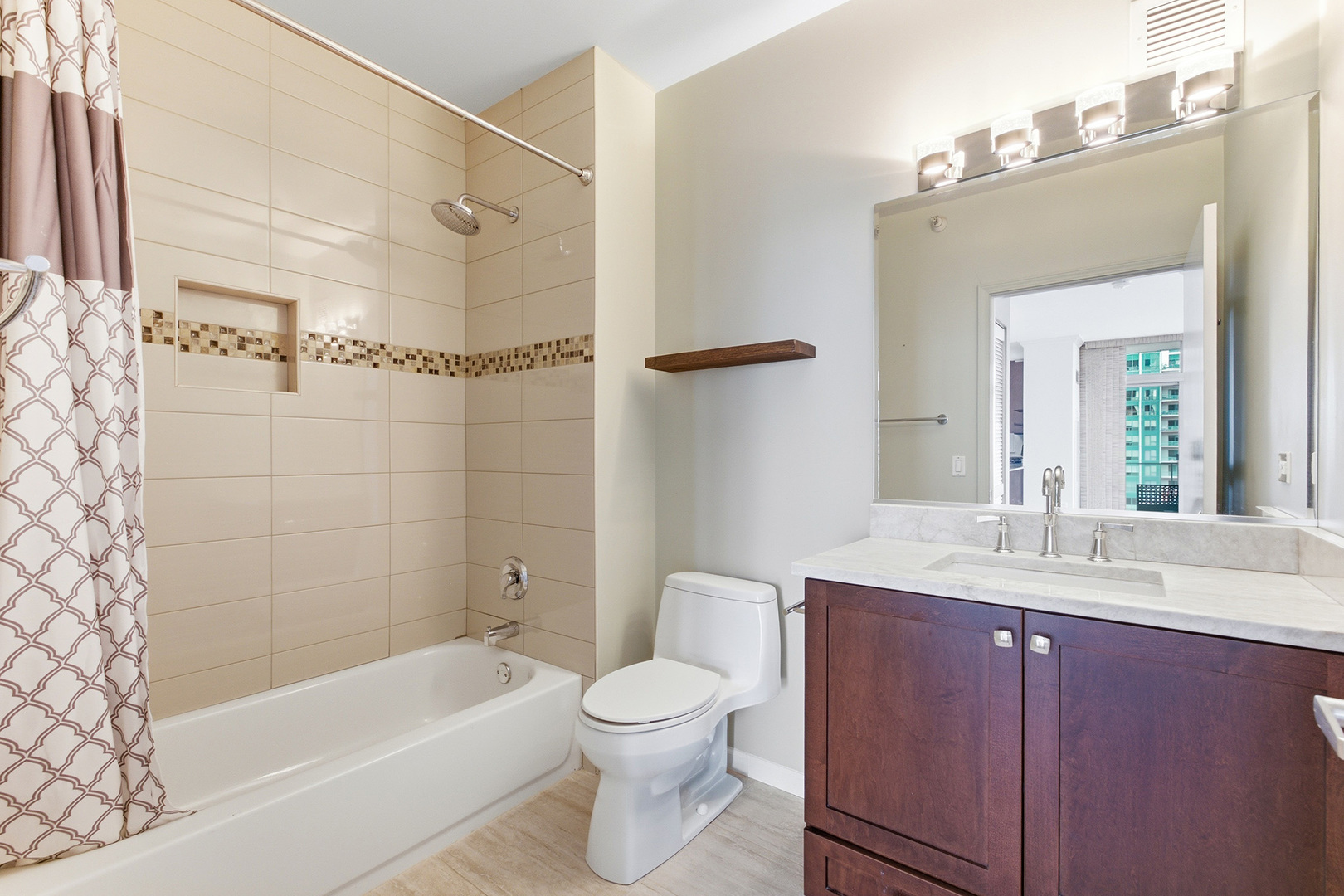600 N Dearborn Street Unit: 1501