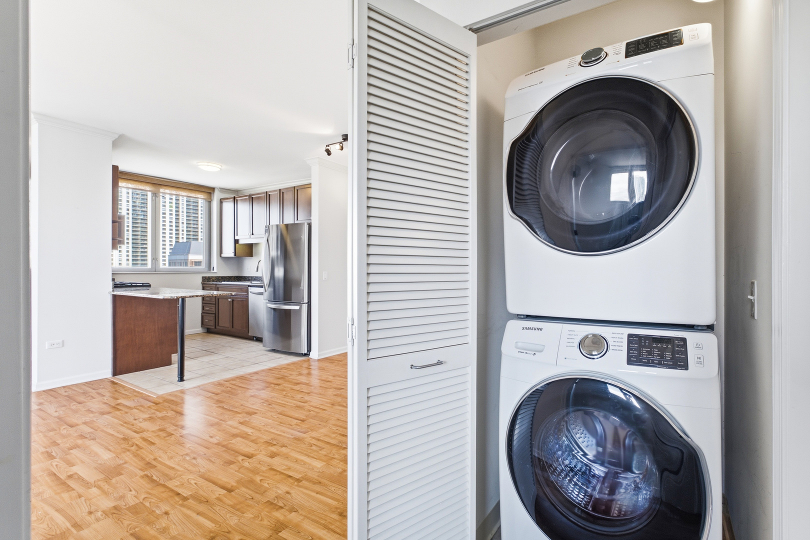600 N Dearborn Street Unit: 1501