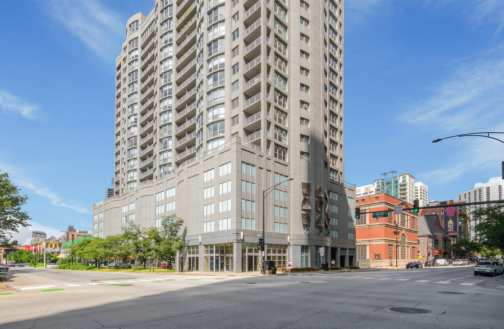 600 N Dearborn Street Unit: 1501
