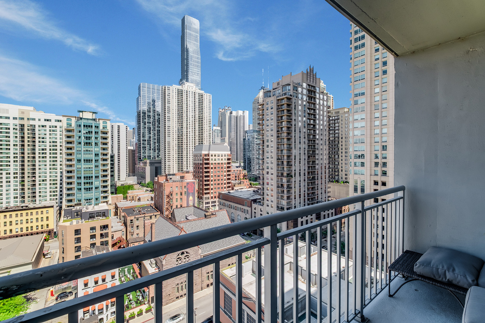 600 N Dearborn Street Unit: 1501